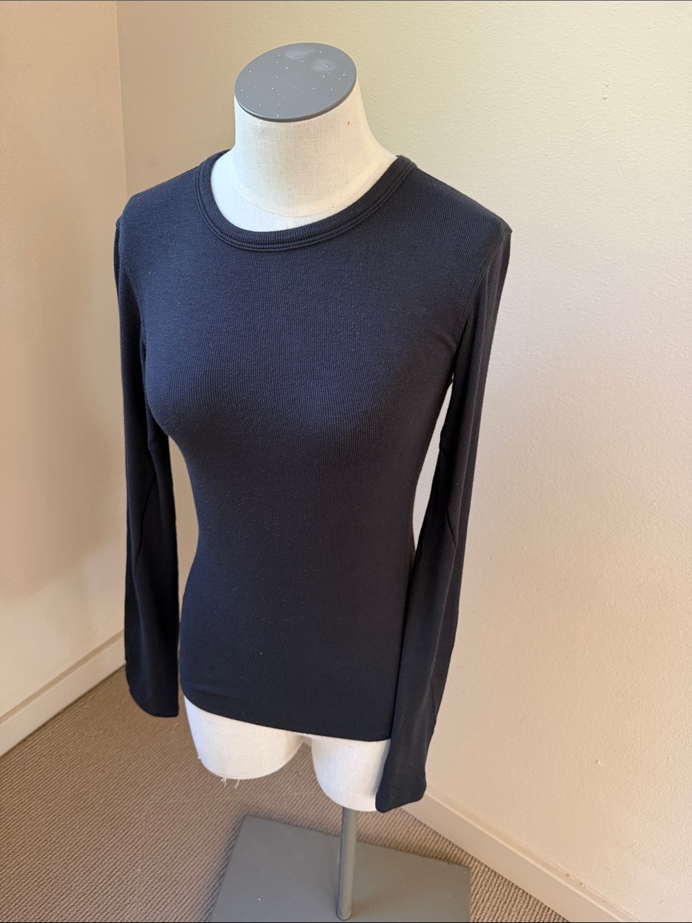 EUC Lululemon Hold Tight Long-Sleeve Shirt- Black Size 6